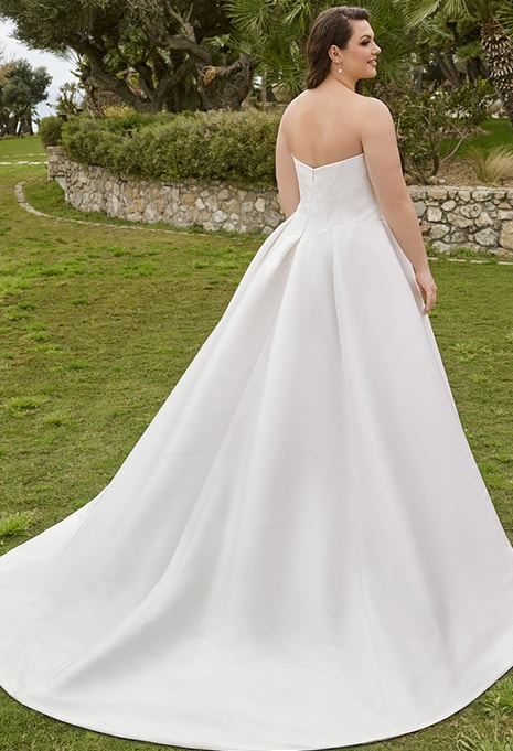 back view of Élysée Édition Connor wedding gown
