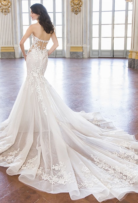 back view of Enzoani Tianna wedding dress