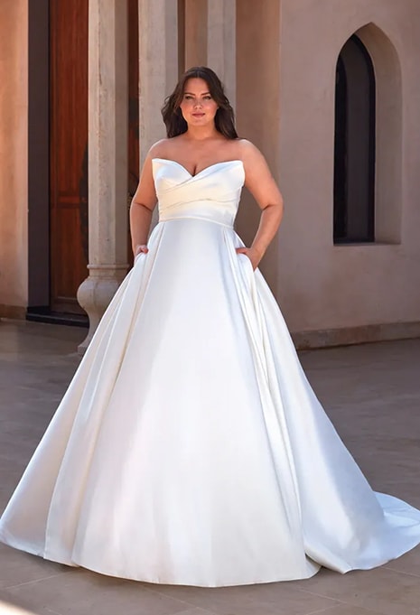 Pronovias Landon plus size wedding gown