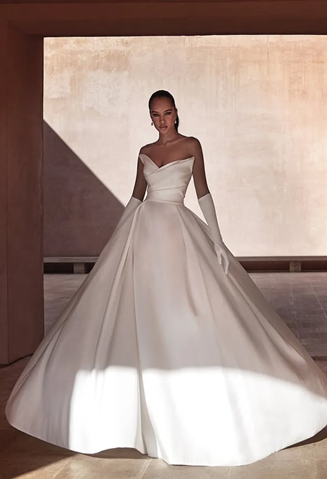 front view of Pronovias Landon wedding gown