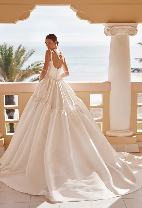 side view of St. Patrick Britania wedding dress