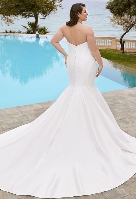 back view of ​Élysée Édition Gloriana wedding gown
