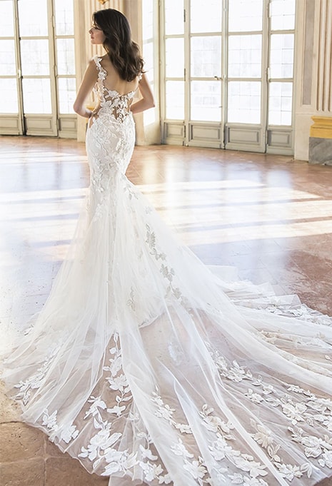 back view of Enzoani Torianne wedding gown