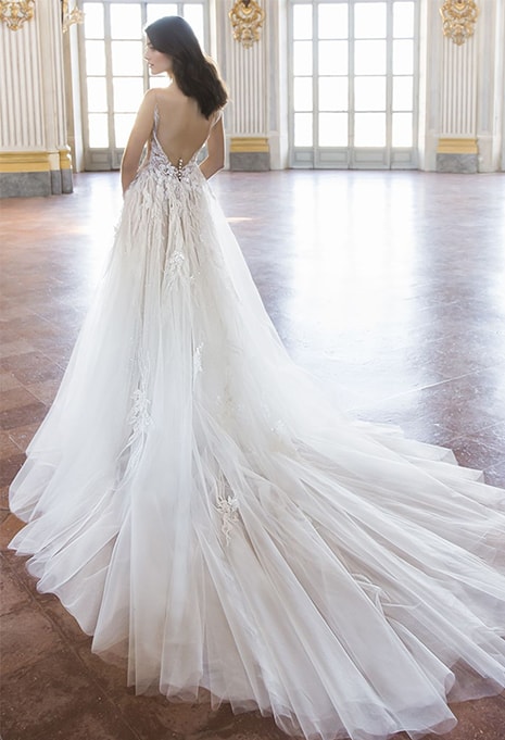 back view of Enzoani Trinity wedding gown