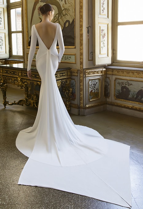 back view of Élysée Atelier Desmond wedding dress
