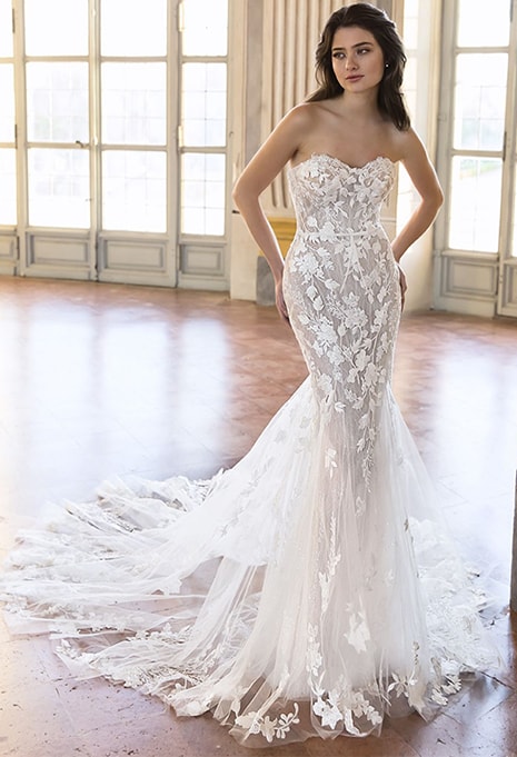 front view of Enzoani Tyra wedding gown
