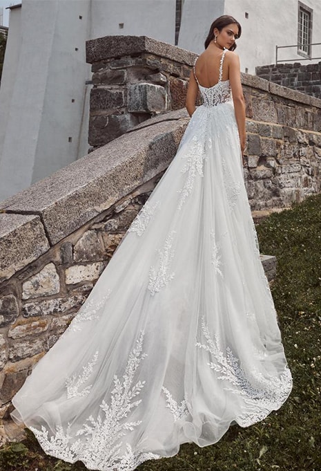 back view of Calla Blanche Shaughna wedding gown