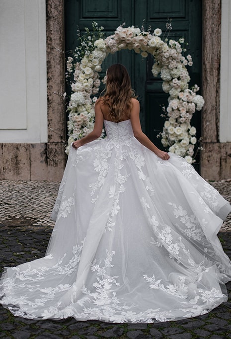 back view of Allure Bridals Babetta wedding gown