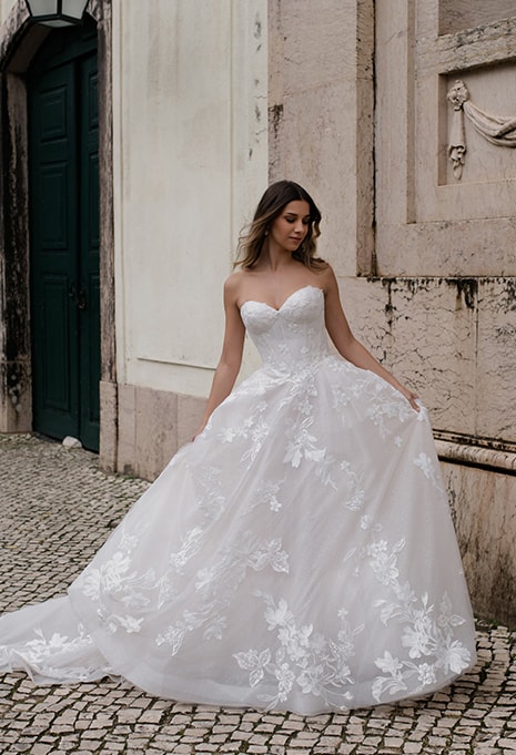 front view of Allure Bridals Babetta wedding gown