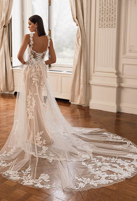 back view of Élysée Femie wedding gown