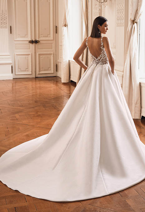 back view of Élysée Fiori wedding gown