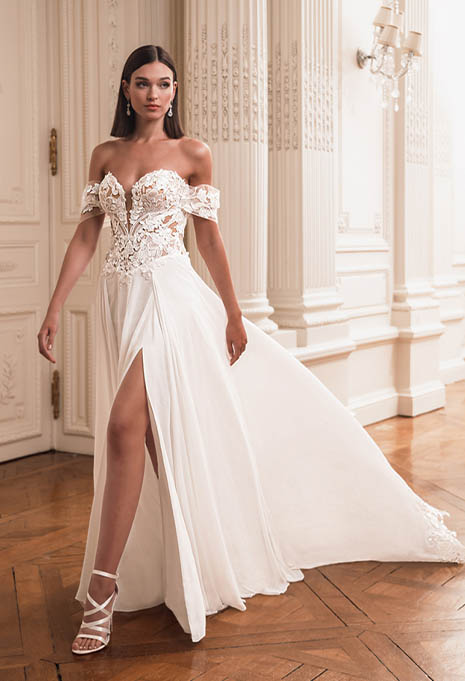 bride wearing Élysée Firouze wedding gown