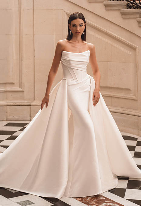 bride wearing Élysée Florentina wedding gown