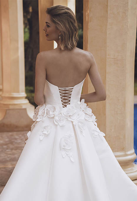 close-up back view of Enzoani Udelia wedding gown