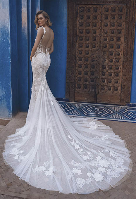 side view of Enzoani Ulyssa wedding gown