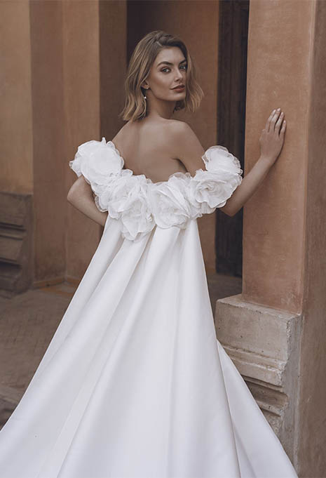 side view of Enzoani Umara wedding gown