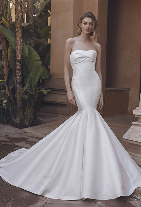 front view of Enzoani Umara wedding gown