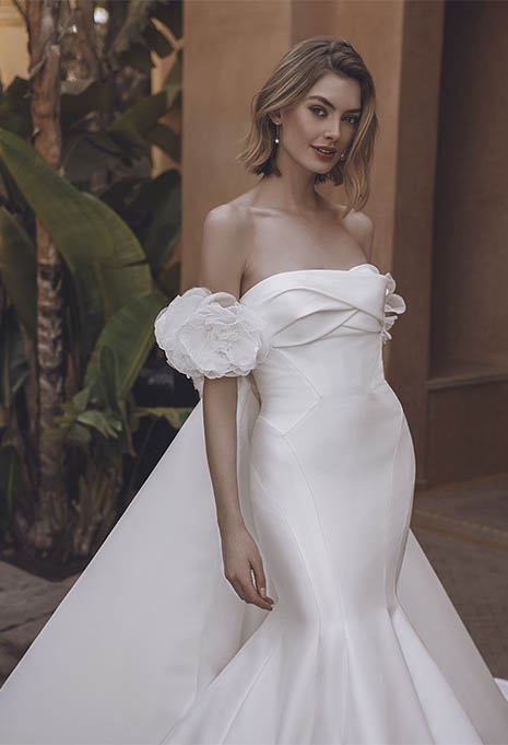 close-up side view of Enzoani Umara wedding gown