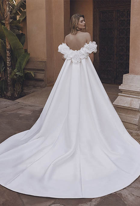 back view of Enzoani Umara wedding gown