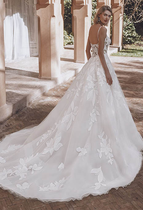 side view of Enzoani Umi wedding gown