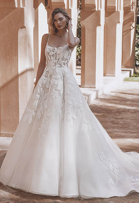 front view of Enzoani Umi wedding gown