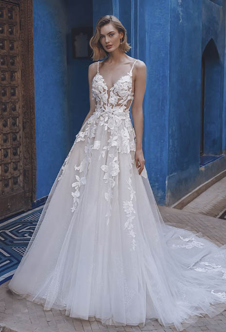 front view of Enzoani Unisse wedding gown