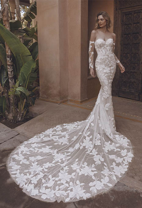 front view of Enzoani Urma wedding gown
