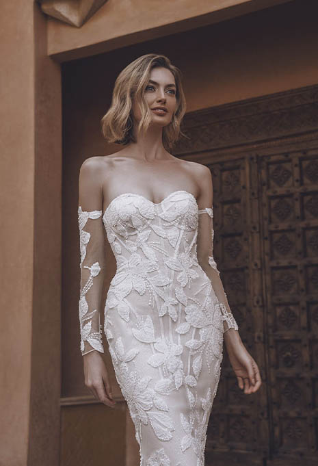 close-up front view of Enzoani Urma wedding gown