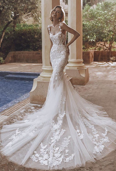 front view of Enzoani Urmila wedding gown