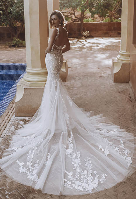 side view of Enzoani Urmila wedding gown