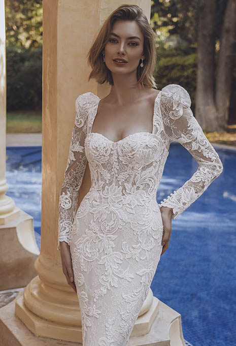 close-up front view of Enzoani Urvashi wedding gown