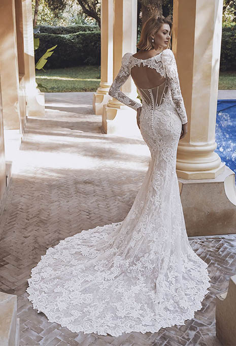 back view of Enzoani Urvashi wedding gown