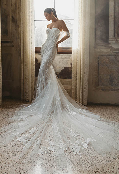 side view of PEN LIV Capri wedding gown