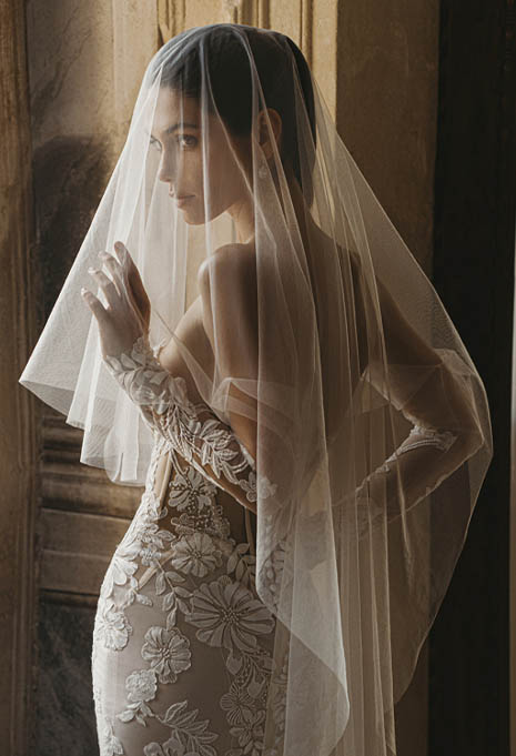 side view of PEN LIV Cassandra wedding gown