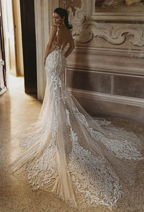 side view of PEN LIV Claris wedding gown