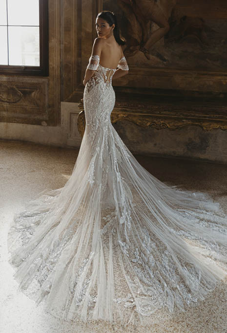 side view of PEN LIV Coreena wedding gown