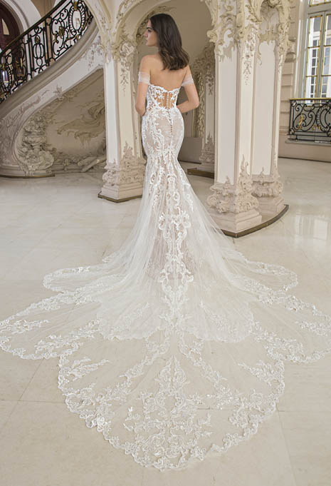 back view of Élysée Cléopâtre wedding gown