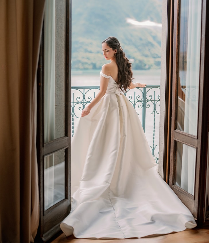 back view of bride dress