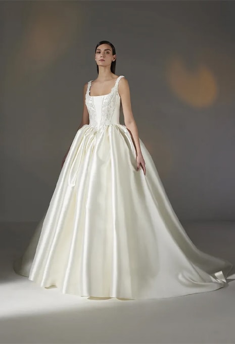 bride wearing Pronovias Privée Alurea wedding gown
