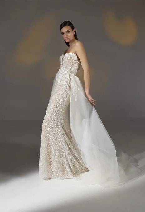 side view of Pronovias Privée Amya wedding gown