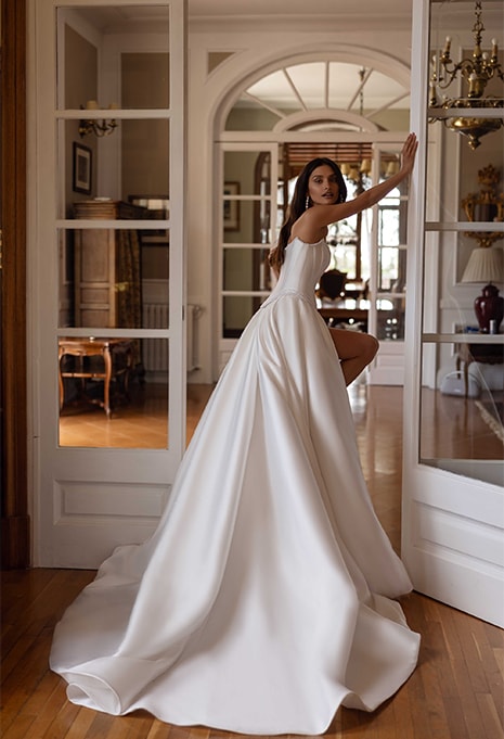 side view of Tina Valerdi Ambretta wedding gown