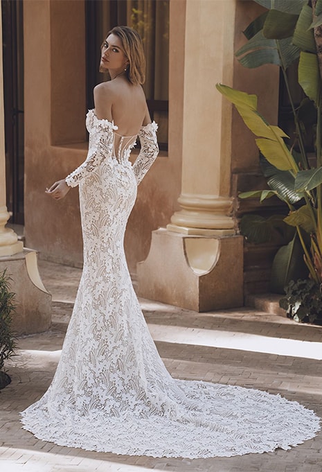 side view of Enzoani Utopia wedding gown
