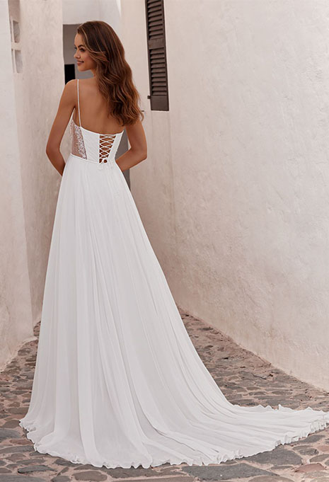 back view of Love by Enzoani Diem wedding gown