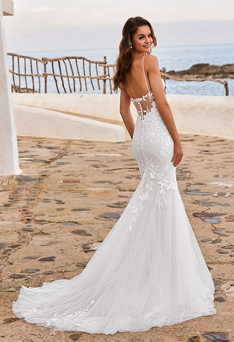 side view of Love by Enzoani Dion wedding gown