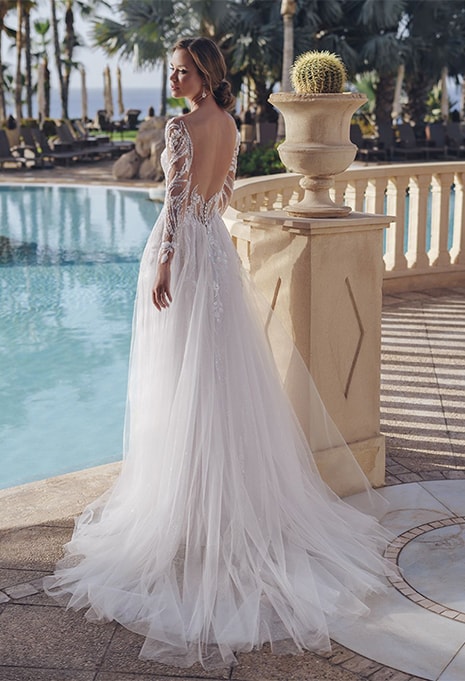 back view of Blue by Enzoani Shelli wedding gown