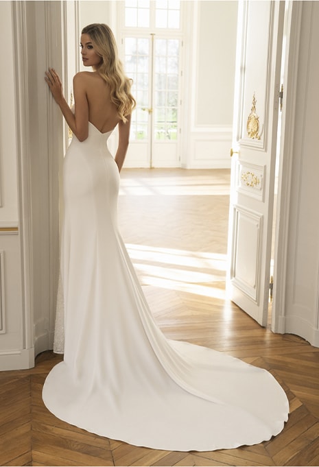 side view of Élysée Etoile Erin wedding gown