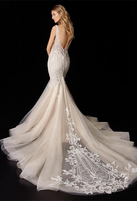 back view of Enzoani Philomina wedding gown
