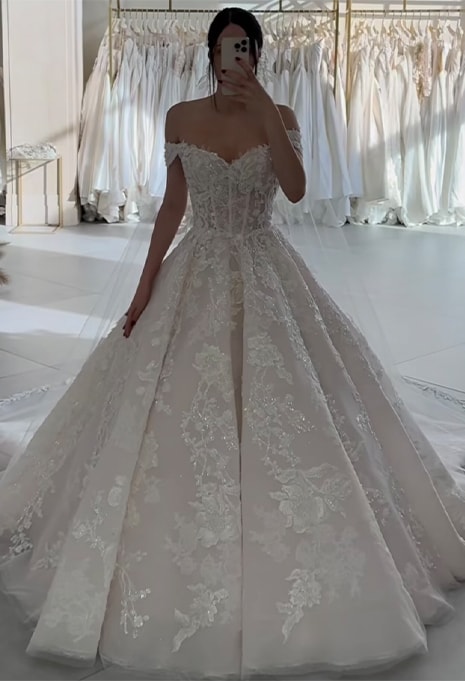 Stephen Yearick & Ysa Makino 781014X wedding gown