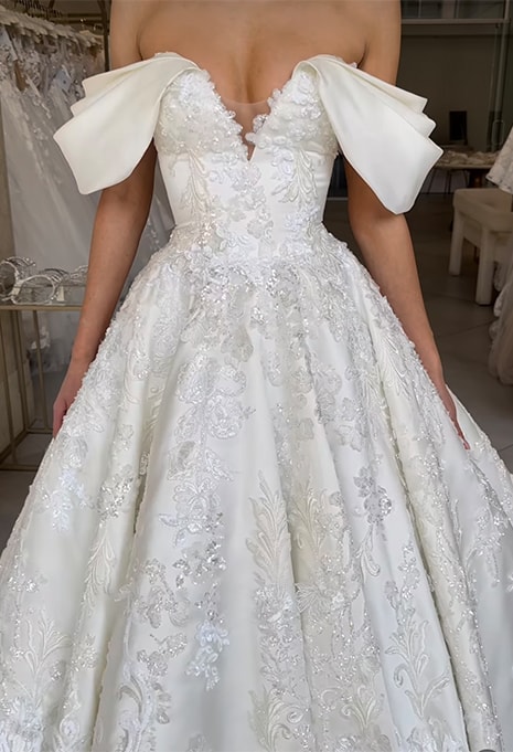 Stephen Yearick & Ysa Makino 88111X wedding gown