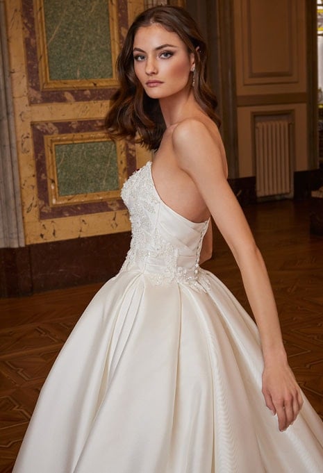 side view of ÉLYSÉE Privé Eileen wedding gown